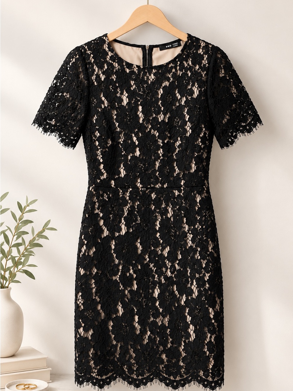 TFNC London Bodycon Black Lace Short-Sleeve Sheath Dress (rack)